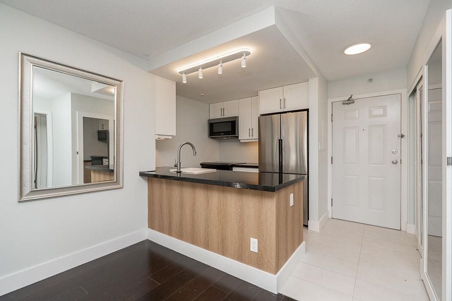 403 811 Helmcken Street Vancouver, BC - 7
