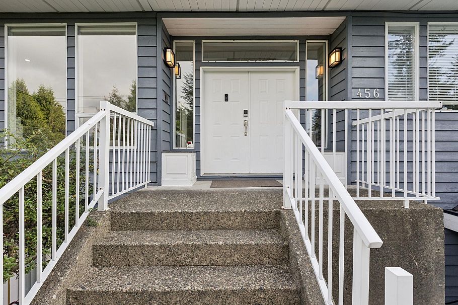 456 Montroyal Boulevard North Vancouver, BC - 2