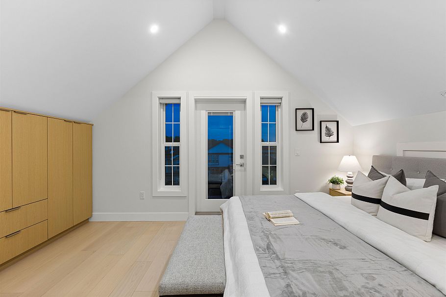 1 2211 Mannering Avenue Vancouver, BC - 15
