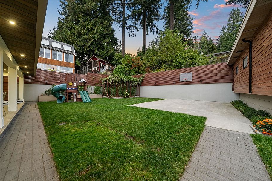 3980 Norwood Avenue North Vancouver, BC - 35