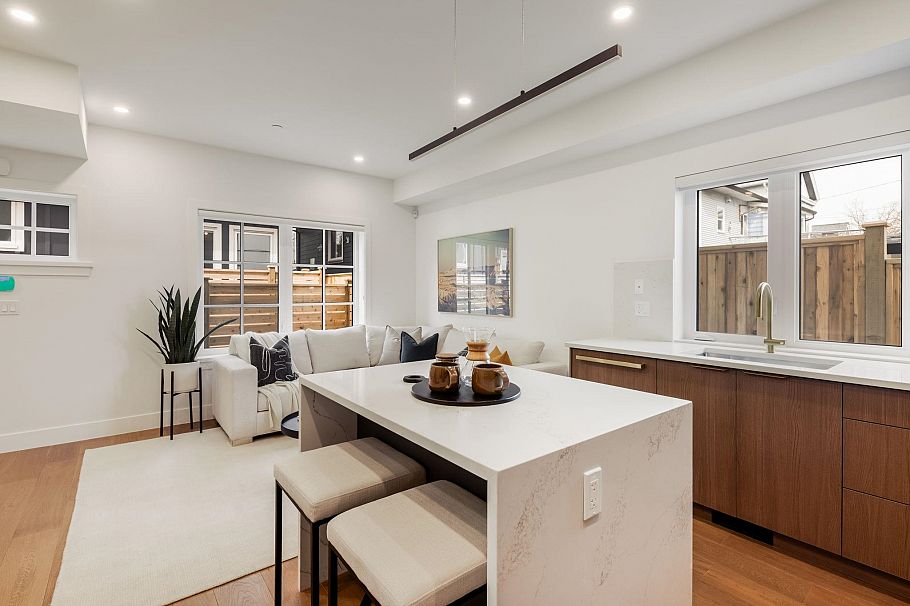 1 552 Kaslo Street Vancouver, BC - 4