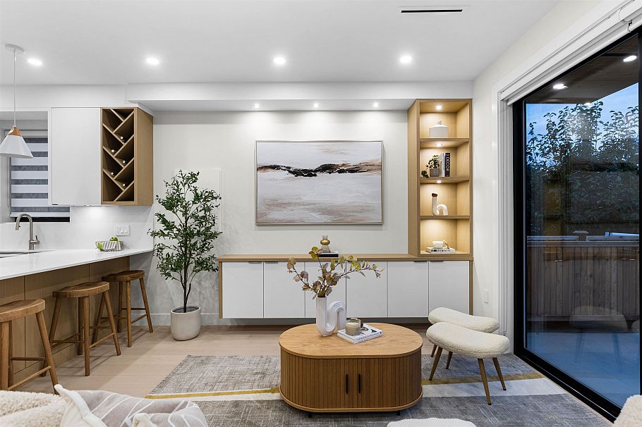 1 2211 Mannering Avenue Vancouver, BC - 4