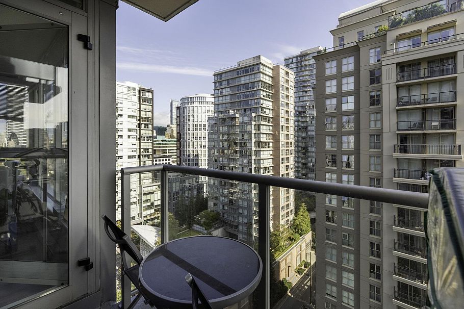 1702 1001 Richards Street Vancouver, BC - 10