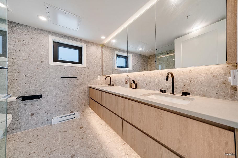 6292 Oak Street Vancouver, BC - 8