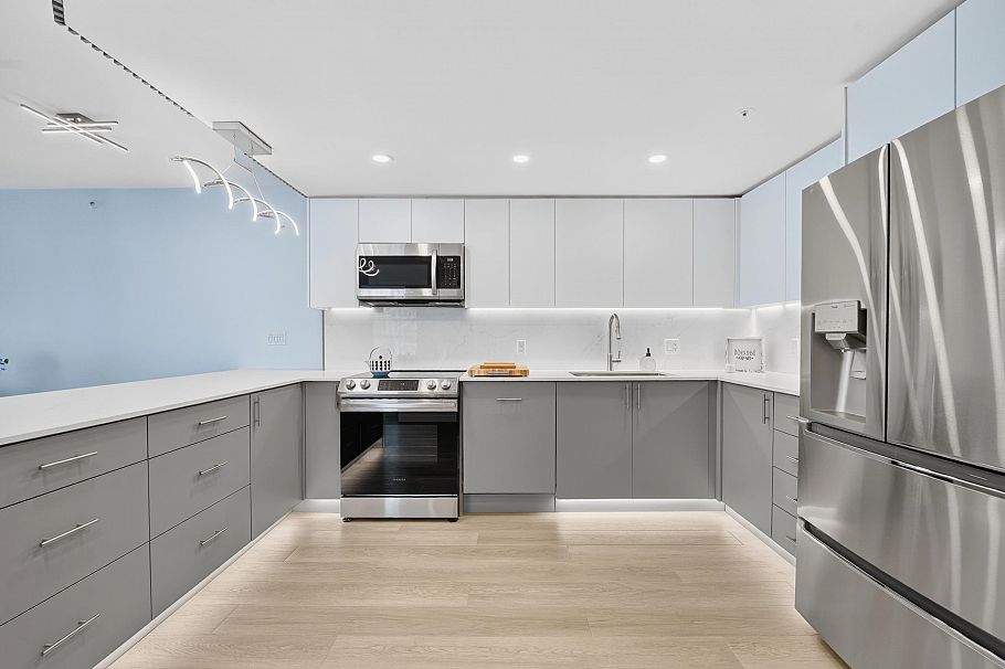 1110 1050 Burrard Street Vancouver, BC - 18