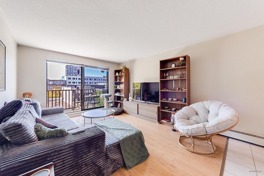 107 131 W 4th Street North Vancouver, BC - 9