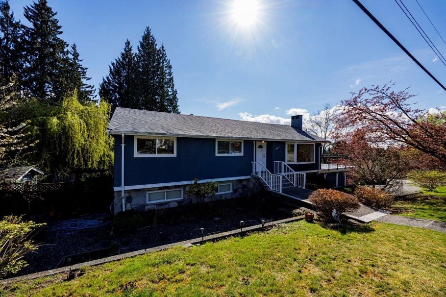 2094 Viewlynn Drive North Vancouver, BC - 40