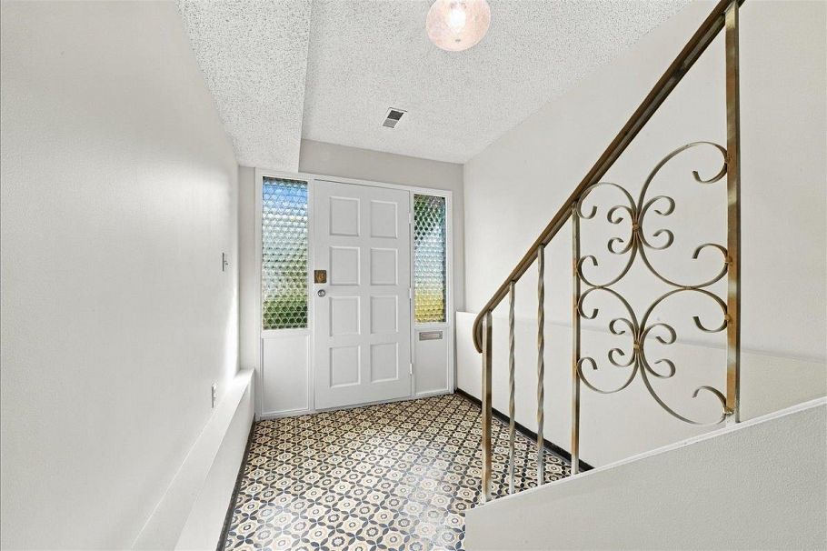 4371 Commercial Street Vancouver, BC - 2