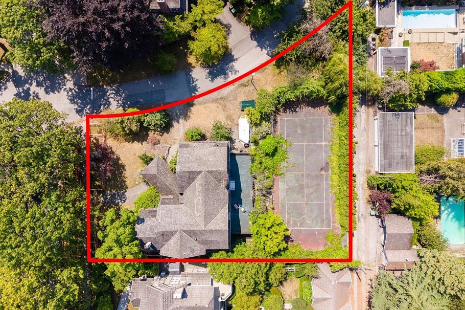 4987 Connaught Drive Vancouver, BC - 1