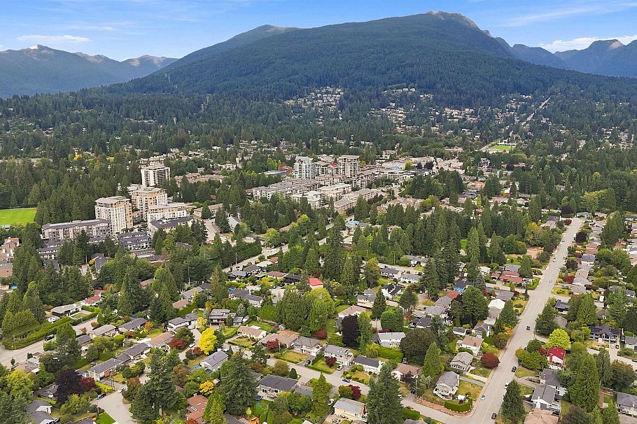 2161 Floralynn Crescent North Vancouver, BC - 35