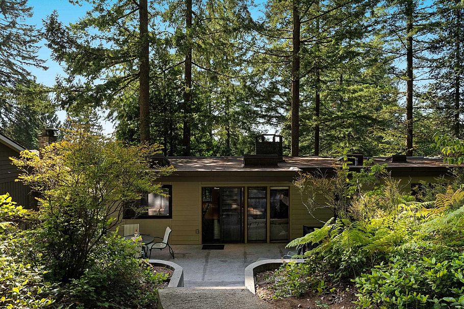 2344 Hyannis Drive North Vancouver, BC - 27