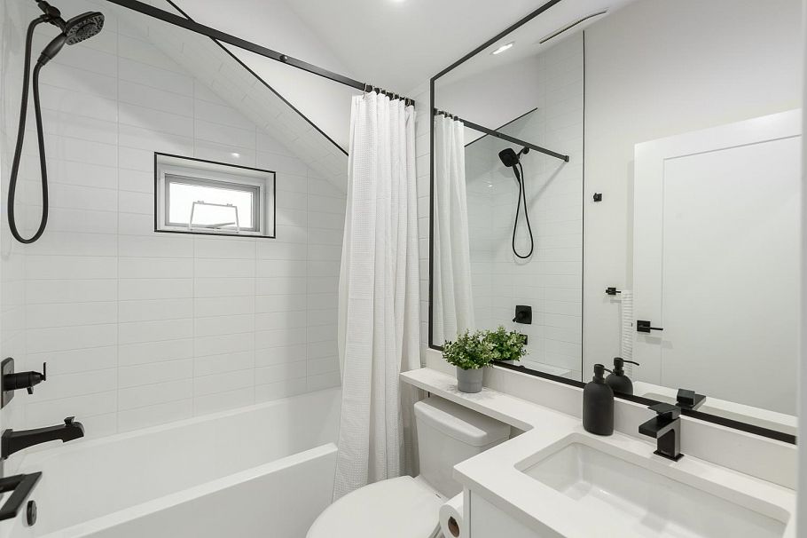 1727 E 22nd Avenue Vancouver, BC - 25