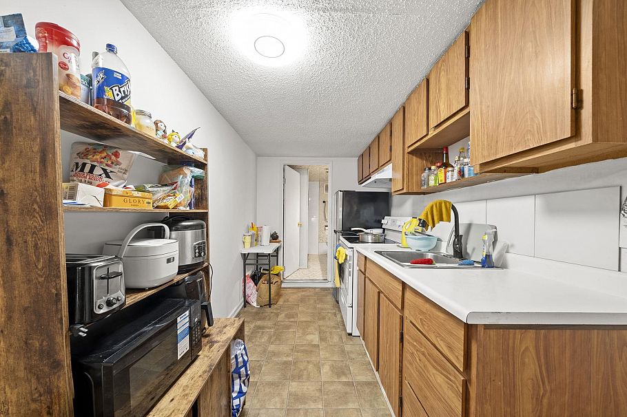 1534 W 71st Avenue Vancouver, BC - 26
