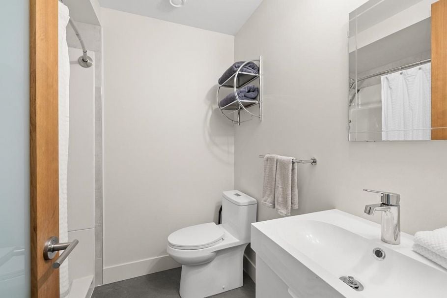 1269 Cloverley Street North Vancouver, BC - 27