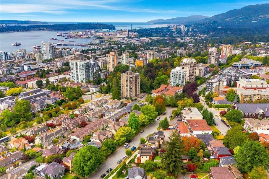 226 E 8th Street North Vancouver, BC - 27