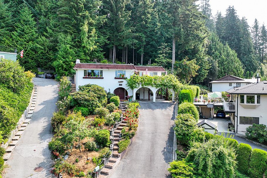 704 Maurelle Court North Vancouver, BC - 39