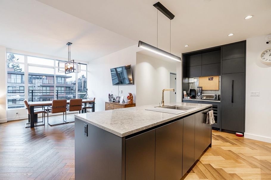 404 458 W 63rd Avenue Vancouver, BC - 2