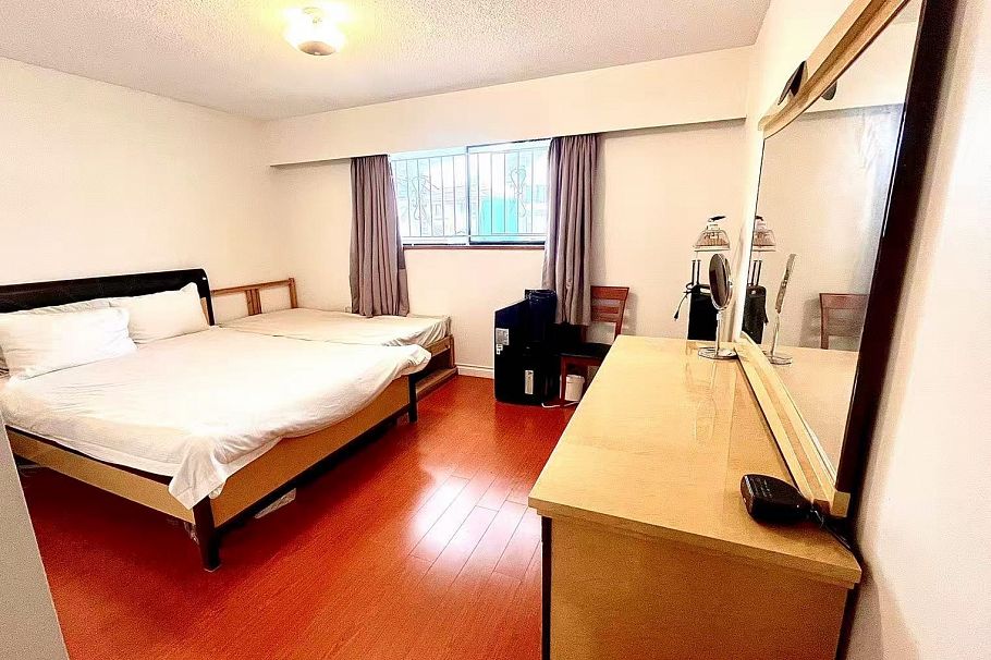 4568 Commercial Street Vancouver, BC - 12
