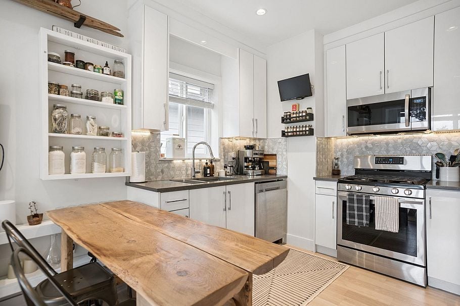 1604 E 36th Avenue Vancouver, BC - 9