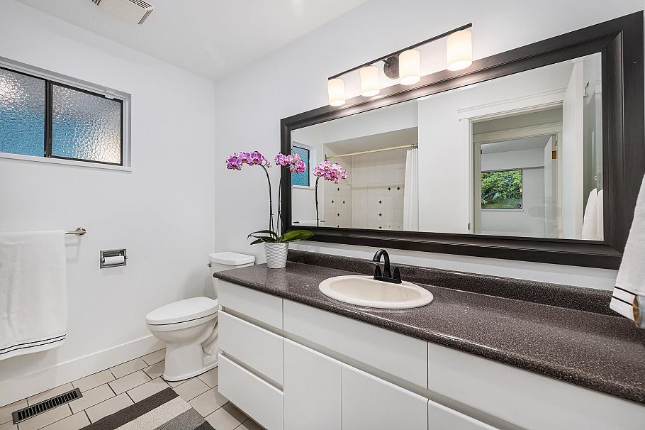 1152 W 17th Street North Vancouver, BC - 21