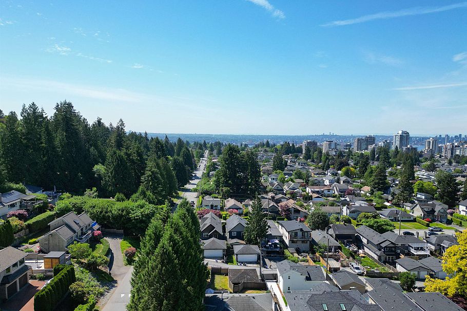 362 E 21st Street North Vancouver, BC - 36