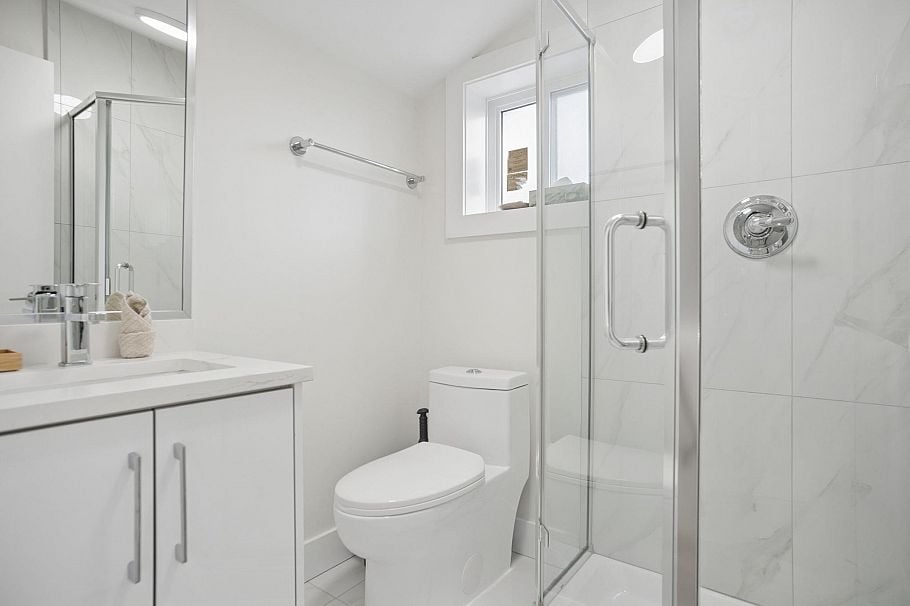 1604 E 36th Avenue Vancouver, BC - 15