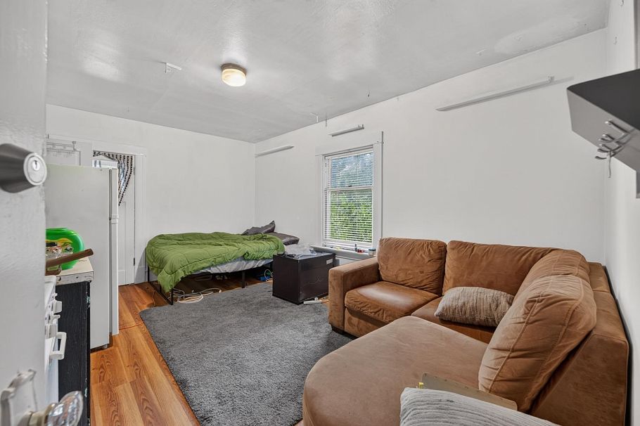 236 W 12th Avenue Vancouver, BC - 24