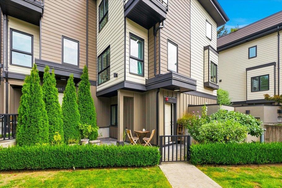 226 E 8th Street North Vancouver, BC - 2