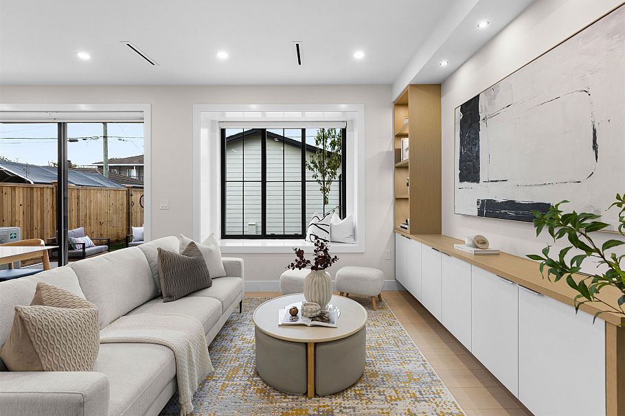2 2211 Mannering Avenue Vancouver, BC - 3