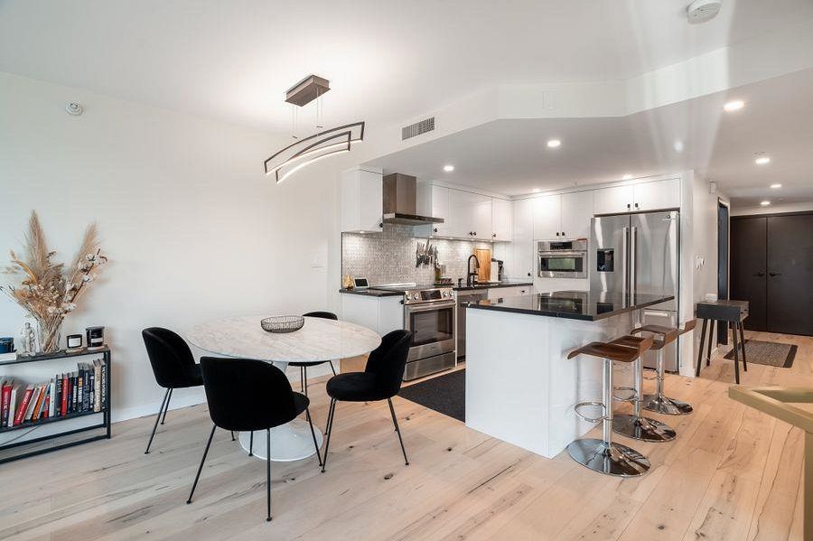 710 1050 Burrard Street Vancouver, BC - 4