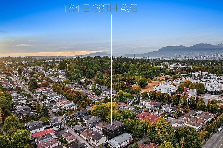 166 E 38th Avenue Vancouver, BC - 39
