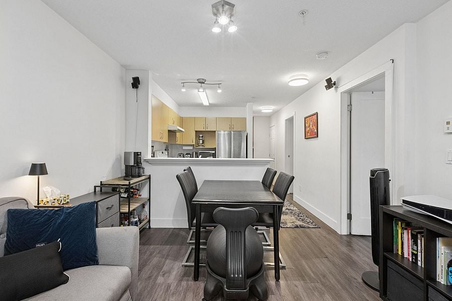 319 147 E 1st Street North Vancouver, BC - 19