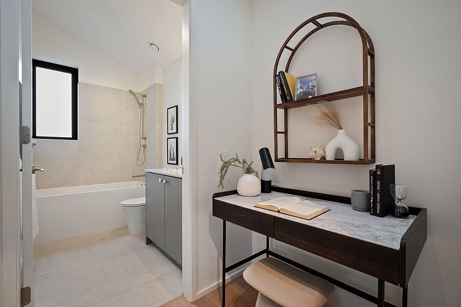 166 E 38th Avenue Vancouver, BC - 9