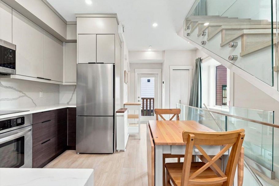 226 E 8th Street North Vancouver, BC - 5