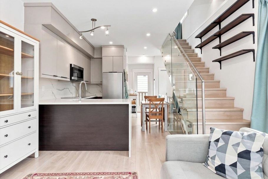 226 E 8th Street North Vancouver, BC - 10