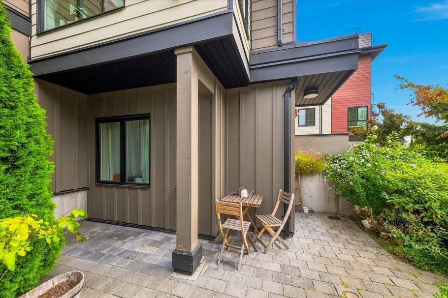 226 E 8th Street North Vancouver, BC - 25