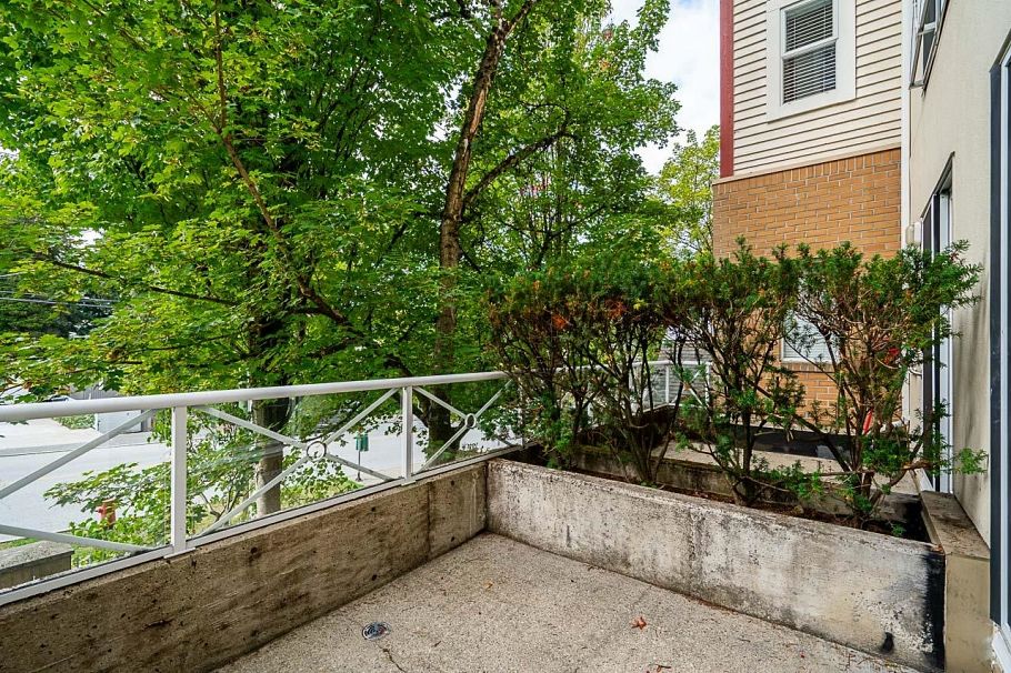 207 678 W Queens Road North Vancouver, BC - 28