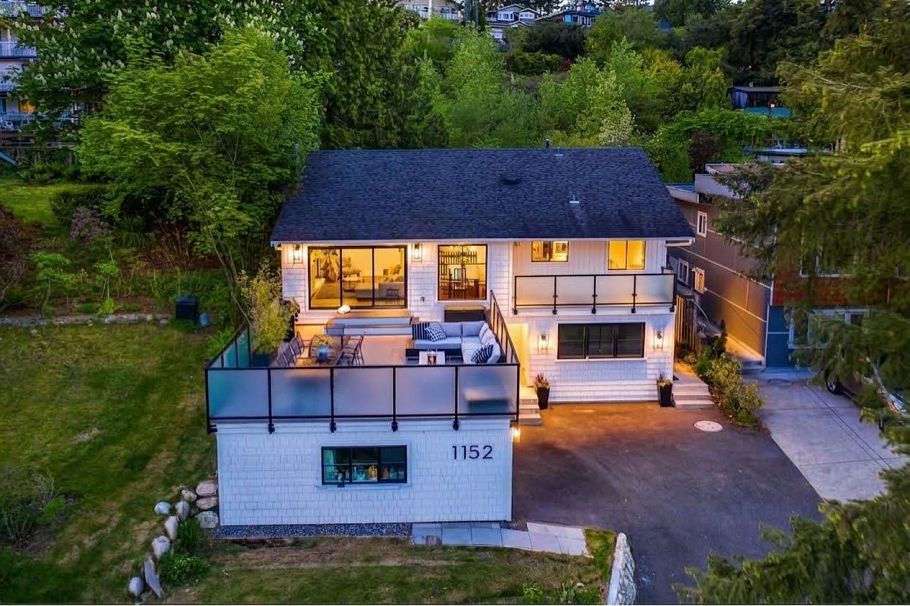 1152 W 17th Street North Vancouver, BC - 2