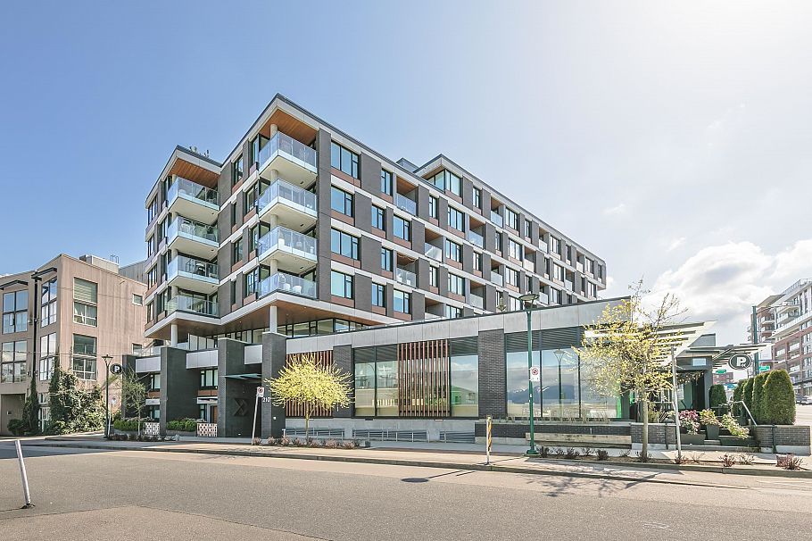304 210 E 5th Avenue Vancouver, BC - 4