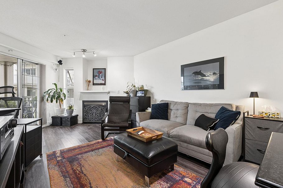 319 147 E 1st Street North Vancouver, BC - 6
