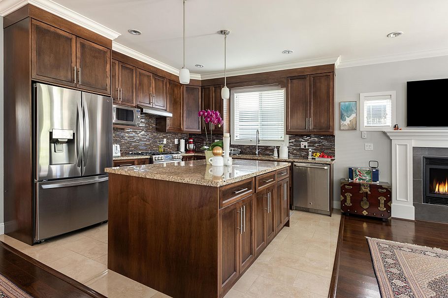 362 E 21st Street North Vancouver, BC - 3