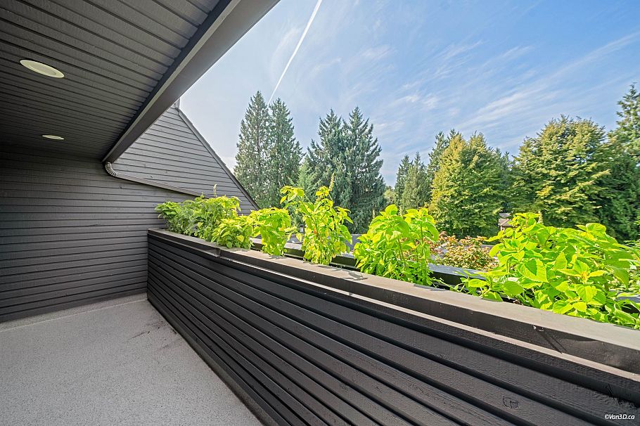2022 Chesterfield Avenue North Vancouver, BC - 17