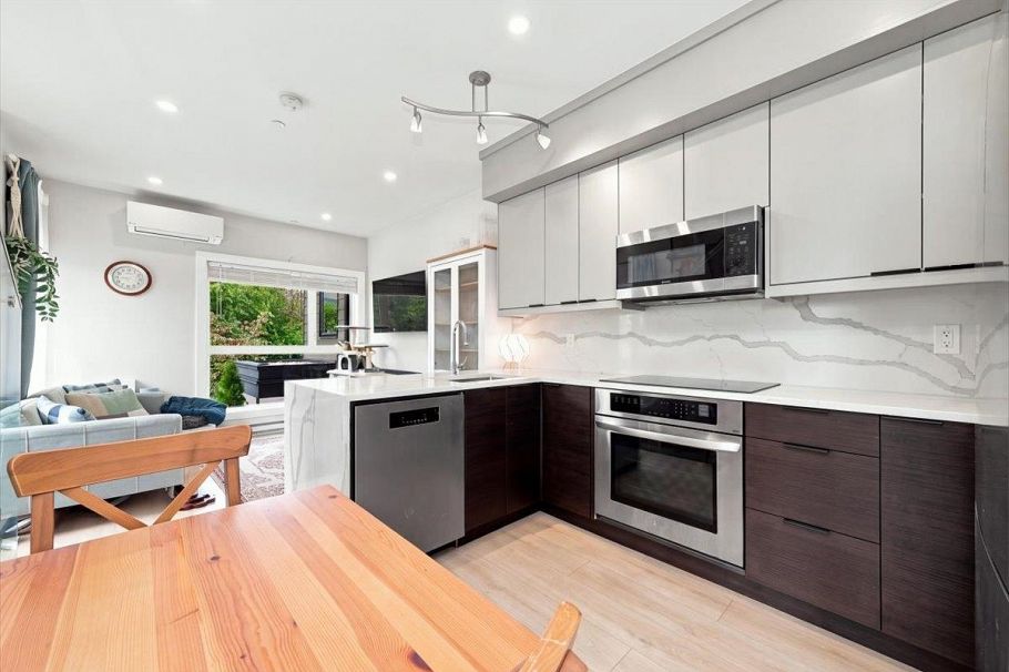 226 E 8th Street North Vancouver, BC - 3