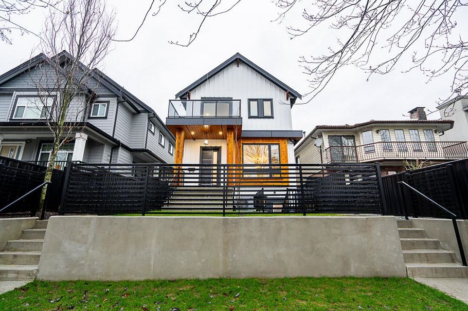 1 2753 Nanaimo Street Vancouver, BC - 1