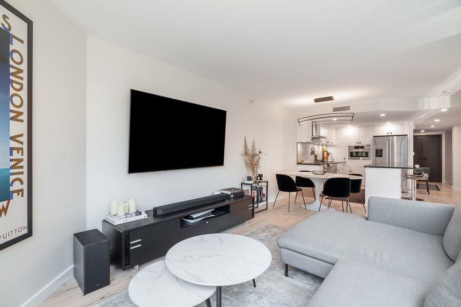 710 1050 Burrard Street Vancouver, BC - 11