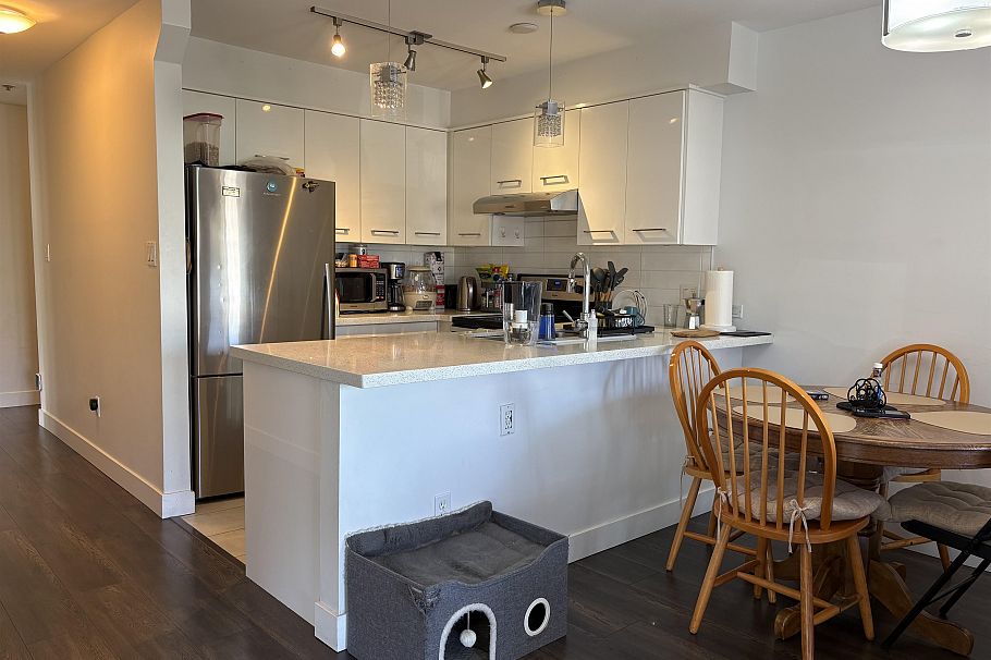 232 5555 Victoria Drive Vancouver, BC - 4