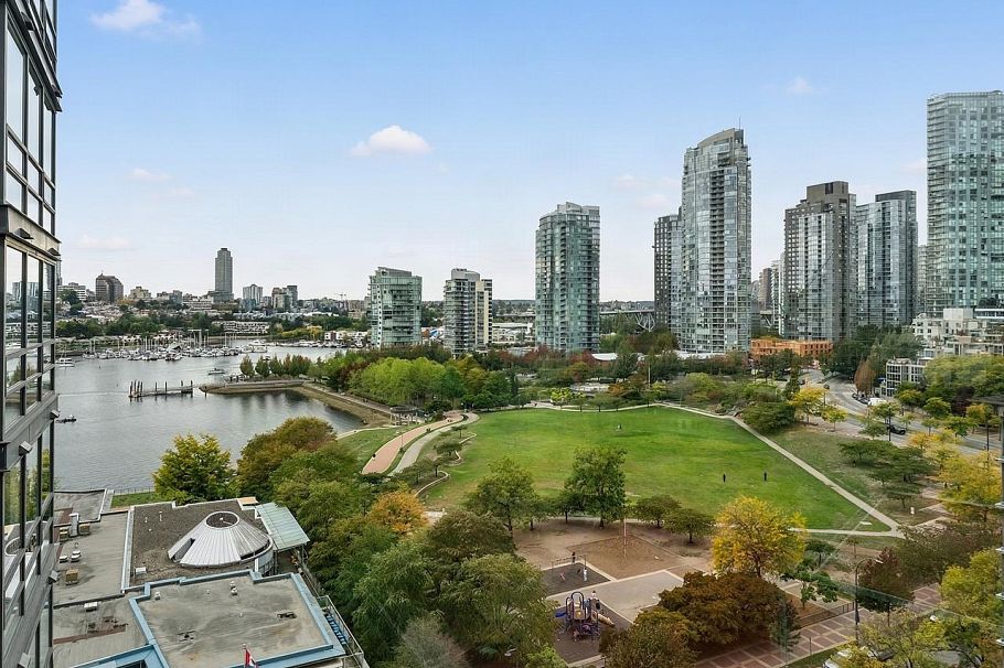 16D 139 Drake Street Vancouver, BC - 2