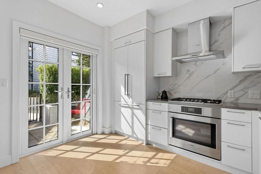 12 1133 Ridgewood Drive North Vancouver, BC - 10