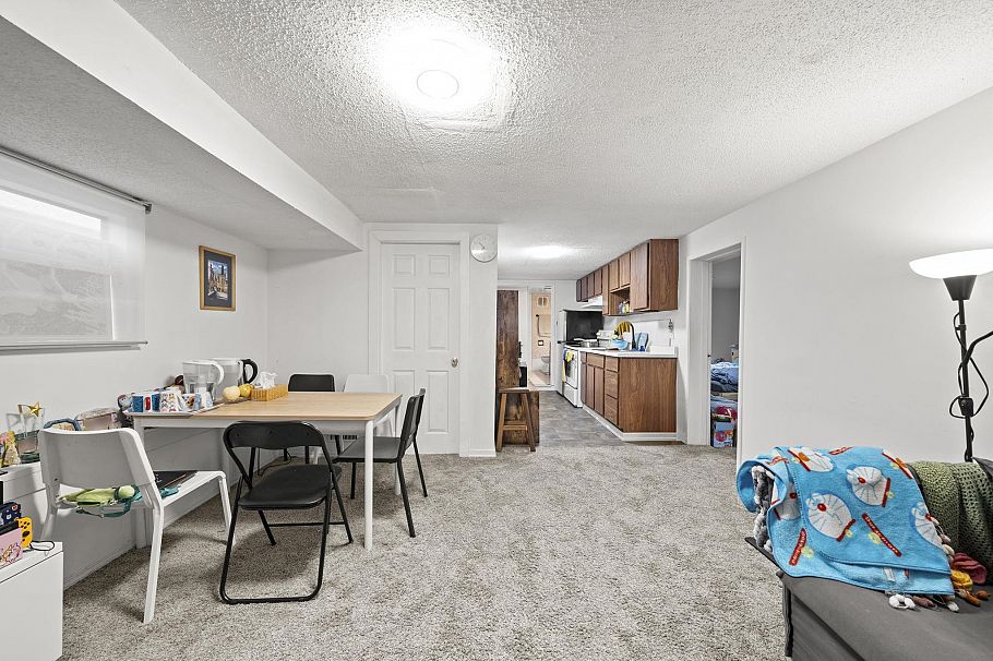 1534 W 71st Avenue Vancouver, BC - 25