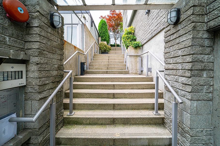 9 1250 W 6th Avenue Vancouver, BC - 32